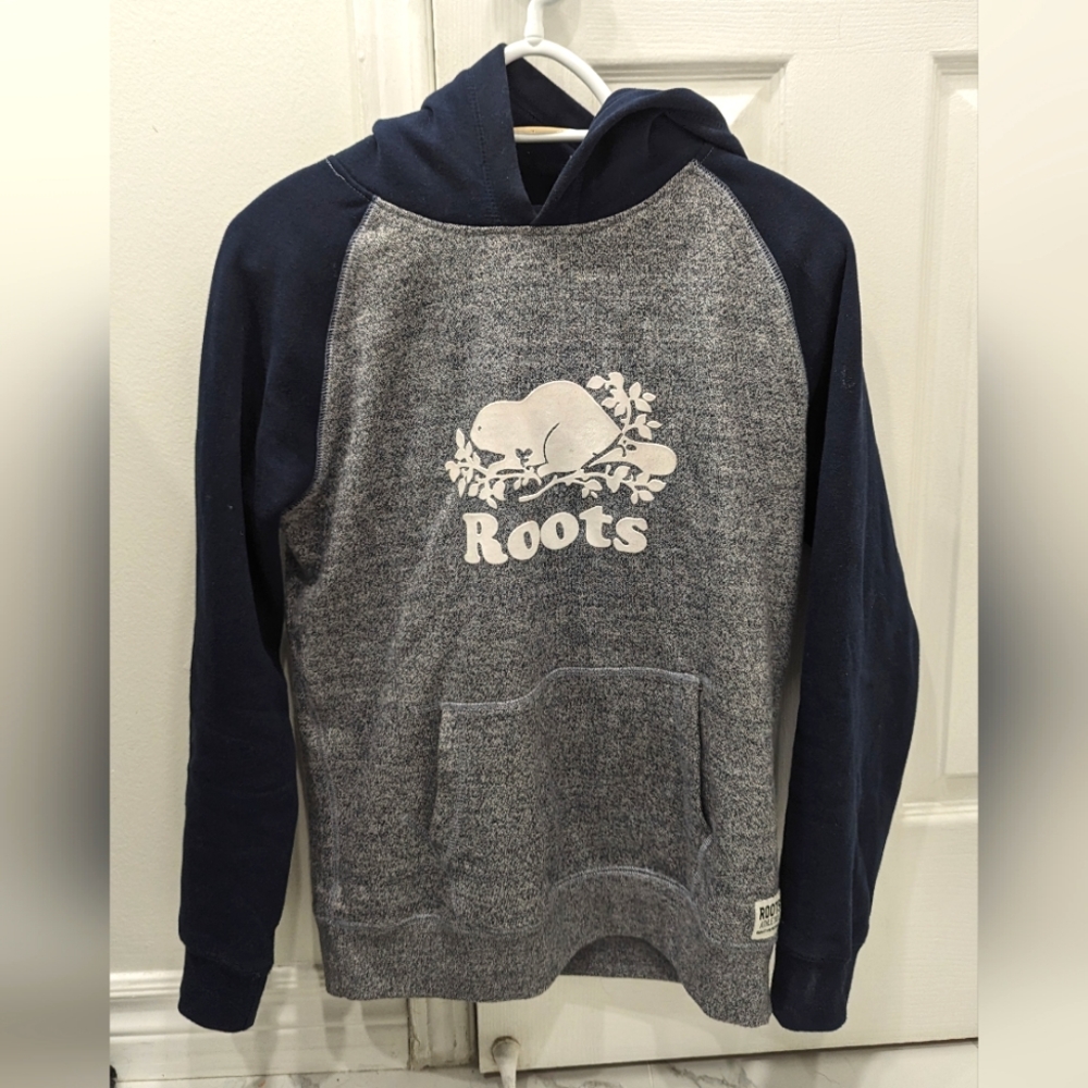 BNWT Kids Roots Sweater